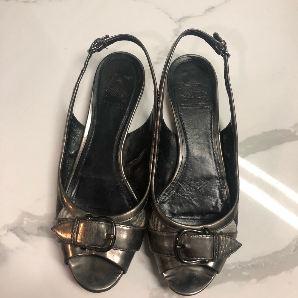 3. Burberry flat - Picture 2 of 7